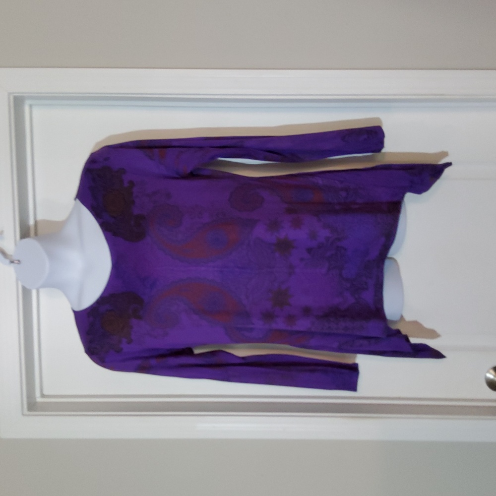 Womens sharkbite/asymmetrical hemline top